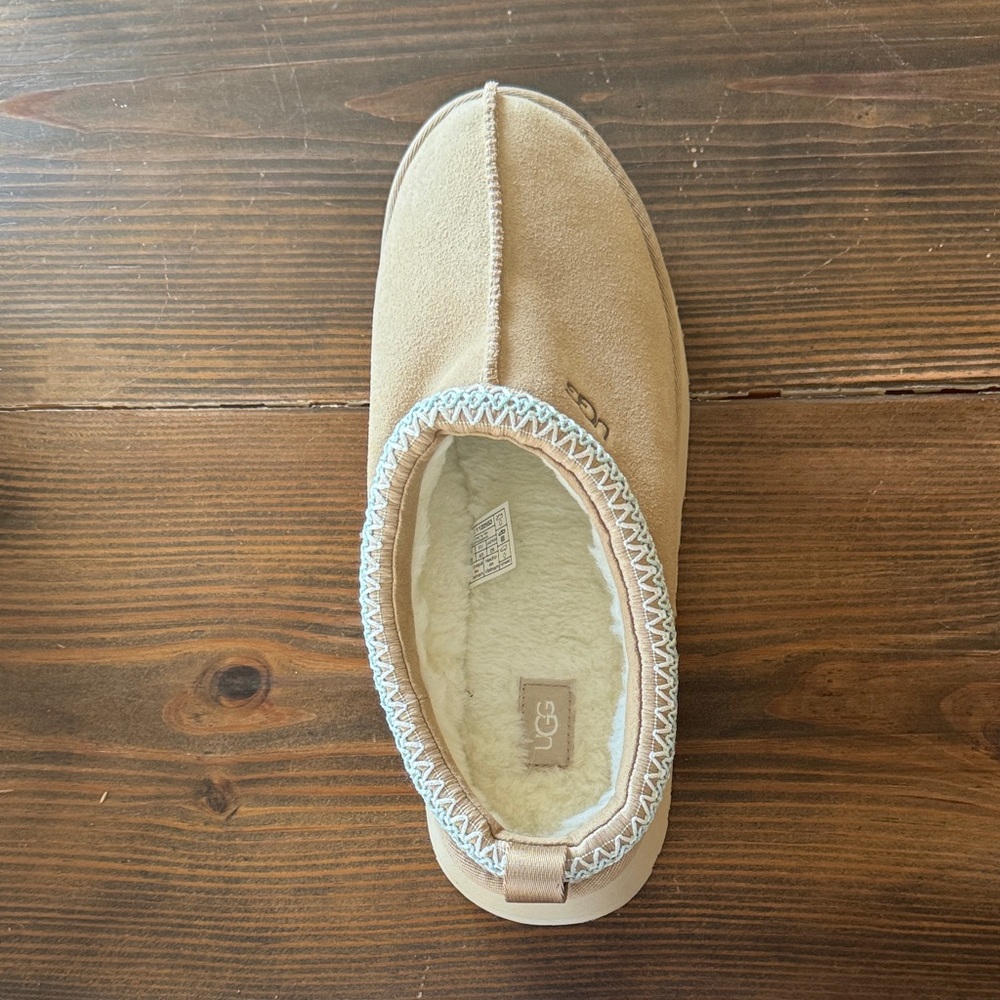 UGG Beige Slippers with Plush Lining - Picture 4 of 8